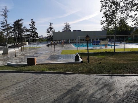 gallery-image-desktop/Piscina Publică - Liberti/2