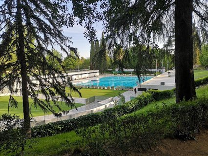 gallery-image-phone/Piscina Publică - Liberti/0