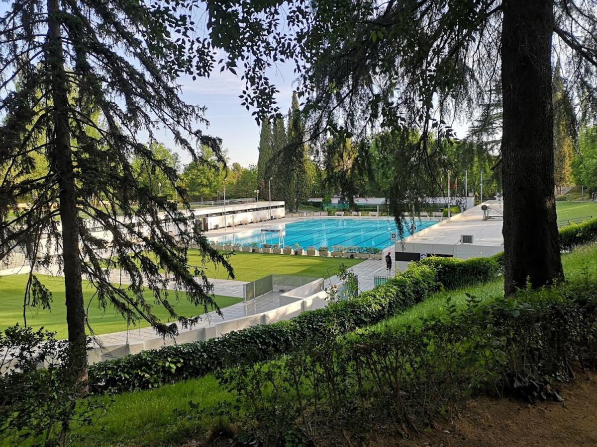 gallery-image-desktop/Piscina Publică - Liberti/0