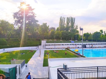 gallery-image-phone/Piscina Publică - Liberti/7