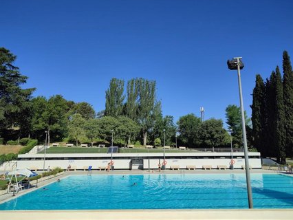 gallery-image-phone/Piscina Publică - Liberti/4