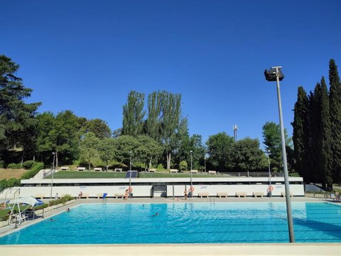 gallery-image-desktop/Piscina Publică - Liberti/4
