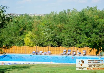 gallery-image-desktop/Piscină - International Park/1