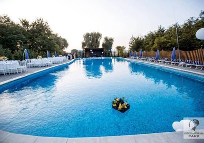 gallery-image-desktop/Piscină - International Park/0