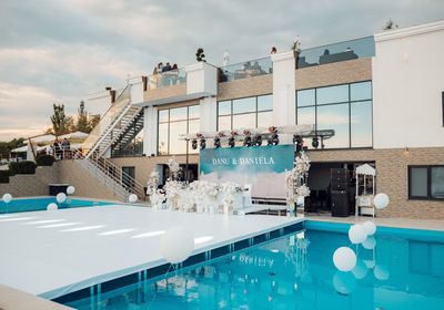 gallery-image-desktop/Piscină - Turnul Alb/1