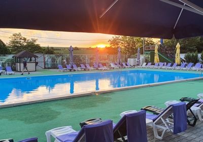 gallery-image-desktop/Piscină - Pensiunea ''La Horești''/0
