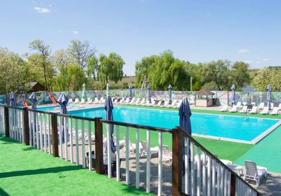 gallery-image-phone/Piscină - Pensiunea ''La Horești''/5