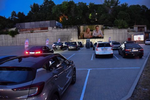 gallery-image-phone/Autocinema/8