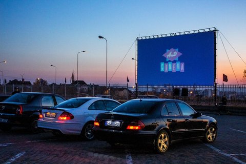 gallery-image-phone/Autocinema/6