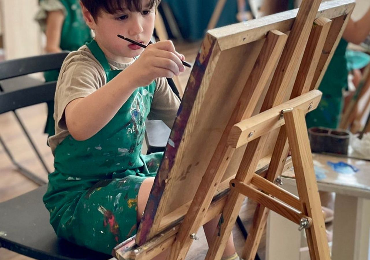 gallery-image-desktop/Pictoria Art Studio/0