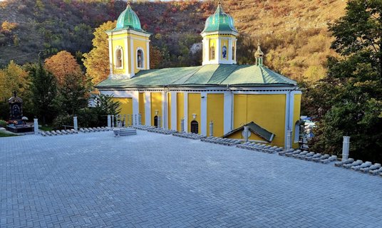 gallery-image-phone/Mănăstirea ''Sfânta Treime'' Saharna/7