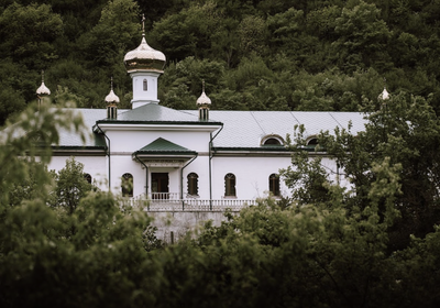 gallery-image-desktop/Mănăstirea ''Sfânta Treime'' Saharna/0
