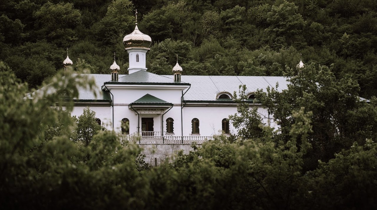 gallery-image-desktop/Mănăstirea ''Sfânta Treime'' Saharna/0