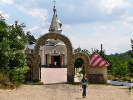 gallery-image-phone/Mănăstirea Cosăuți/2